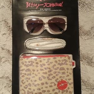 Betsy Johnson polarized aviator  sunglasses +